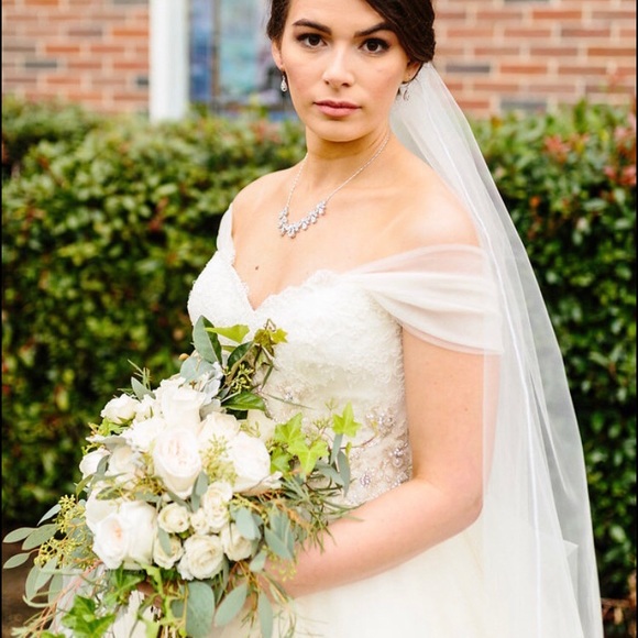 Wedding dress - Picture 4 of 4